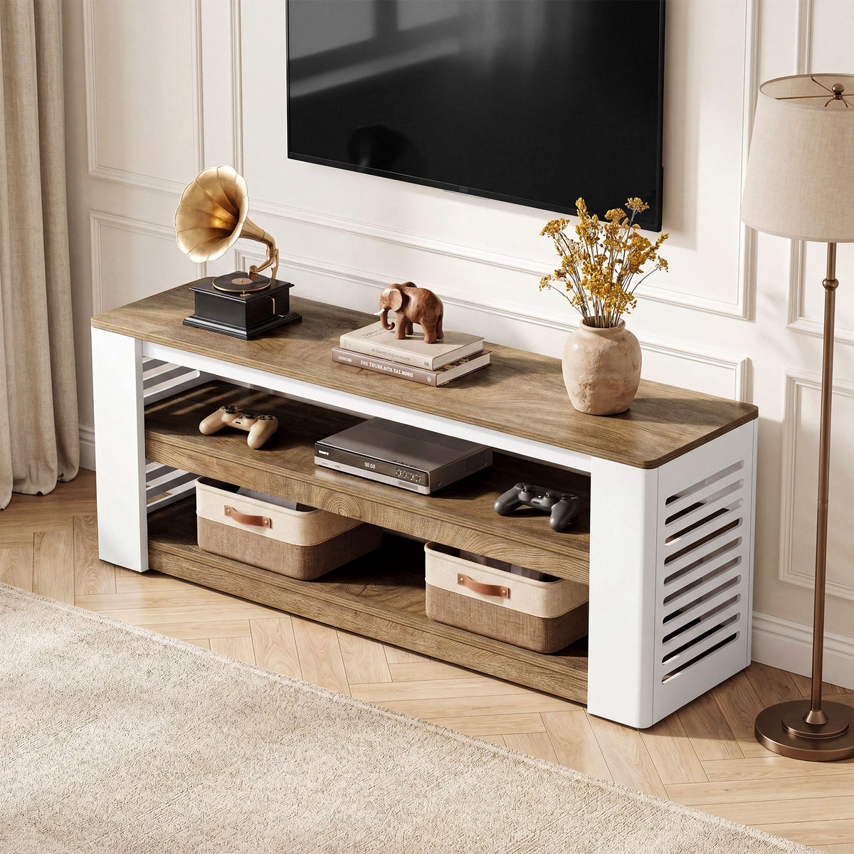 Meuble TV bas de 160 cm pour téléviseurs jusqu'à 75 pouces, Meuble TV à 3 niveaux avec espace de rangement et côtés à lamelles