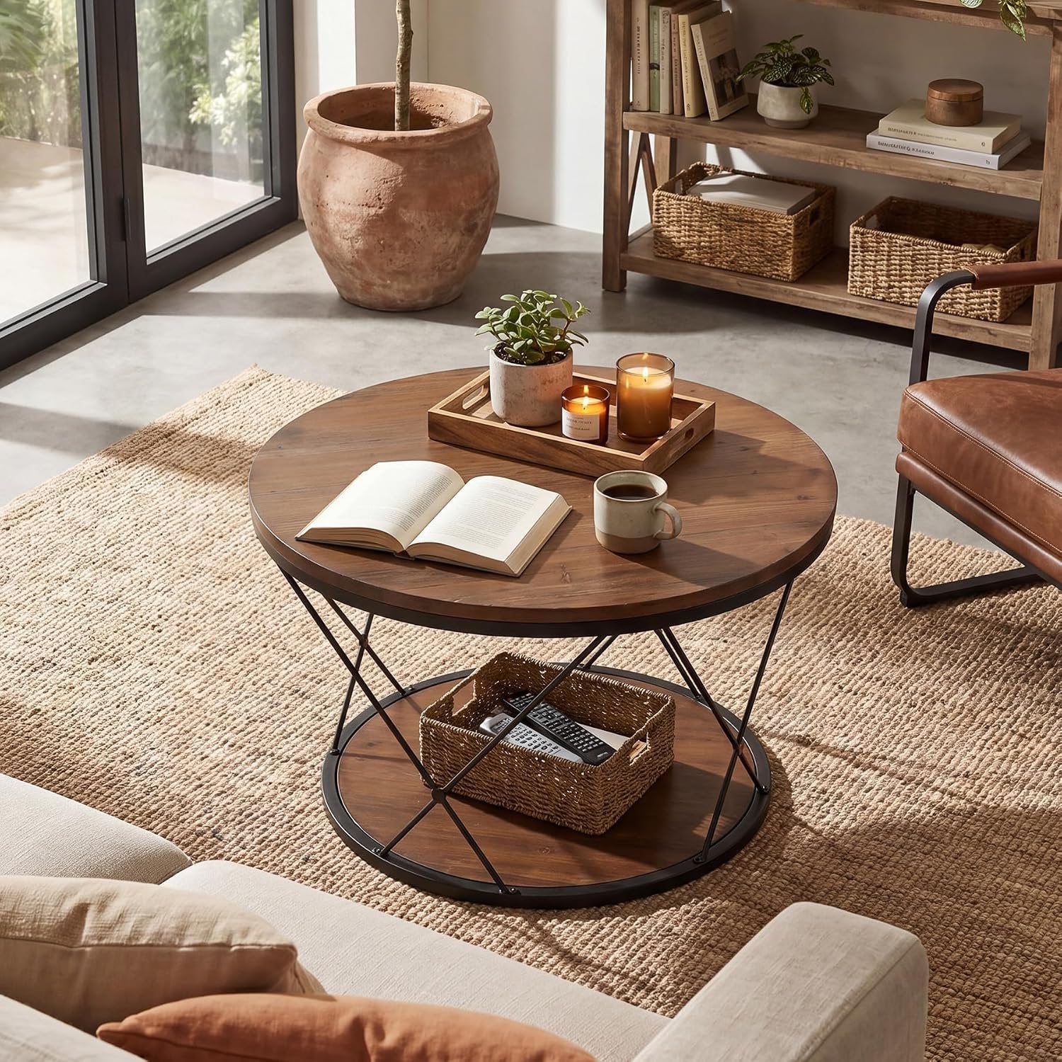 Table basse ronde de 80 cm, style industriel, en bois massif avec étagère inférieure, idéale pour les petits espaces