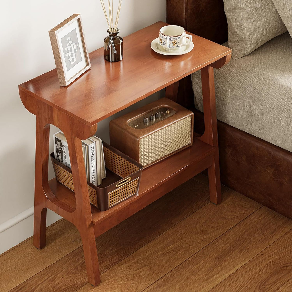 Table d'appoint en bois massif à 2 niveaux Table de chevet élancée en bois d'hévéa pour salon, chambre ou entrée